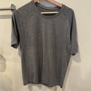 Lululemon metal vent tech MVT. Size L